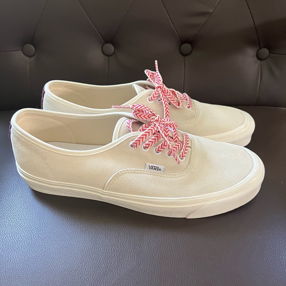 Van’s New Era Ivory/Marshmallow skate shoe